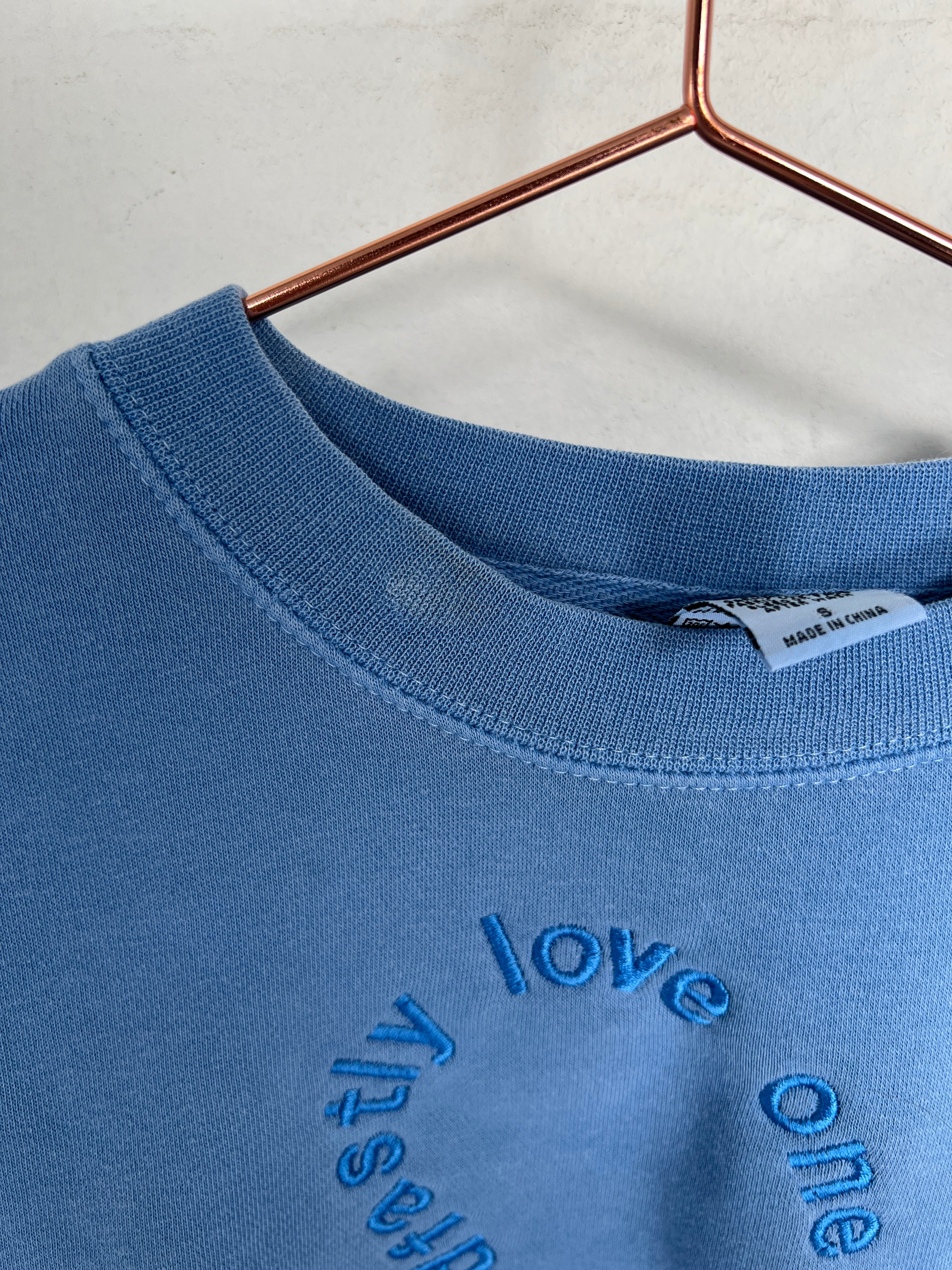 Swirly Motto  'Let Us Steadfastly Love One Another' Crewneck Sweatshirt - Delta Delta Delta - size S